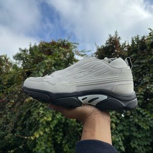 Reebok x Gigi Hadid Sneakers, New, Great Condition, Shoelaces with zipper